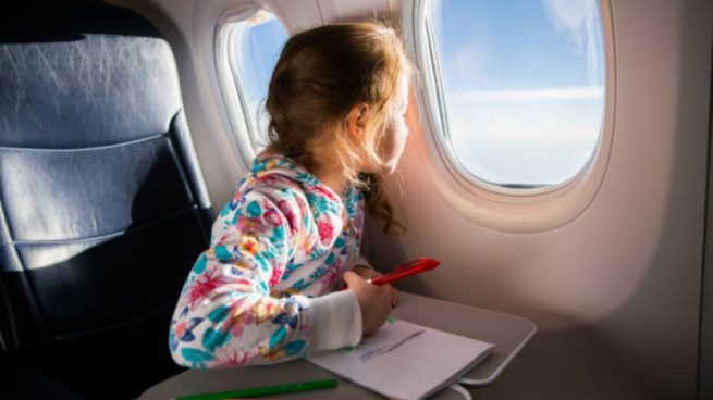 9 consejos para viajar con bebé en avión - Ovia Health